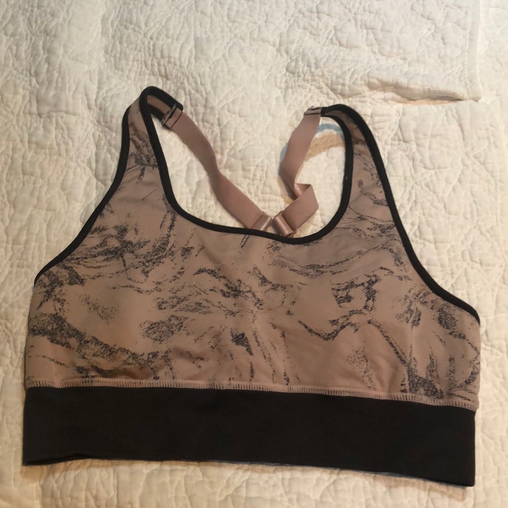 Fabletics sports bra removable pads . Medium pink/Gray